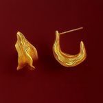 Load image into Gallery viewer, Flow Gold Huggie Earrings